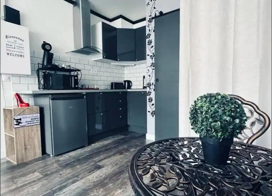 Orphelin Studio Avec Balneo Proche Centre Ville Remeš Exteriér fotografie