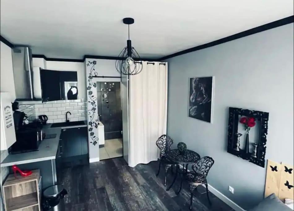 Orphelin Studio Avec Balneo Proche Centre Ville Remeš Exteriér fotografie