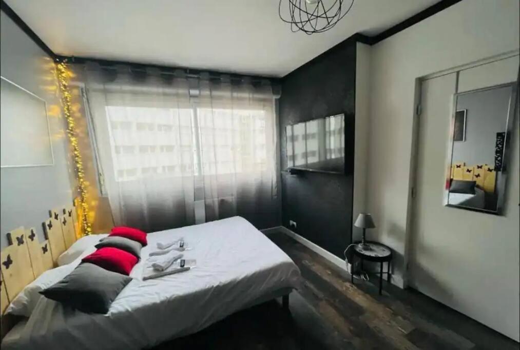 Orphelin Studio Avec Balneo Proche Centre Ville Remeš Exteriér fotografie