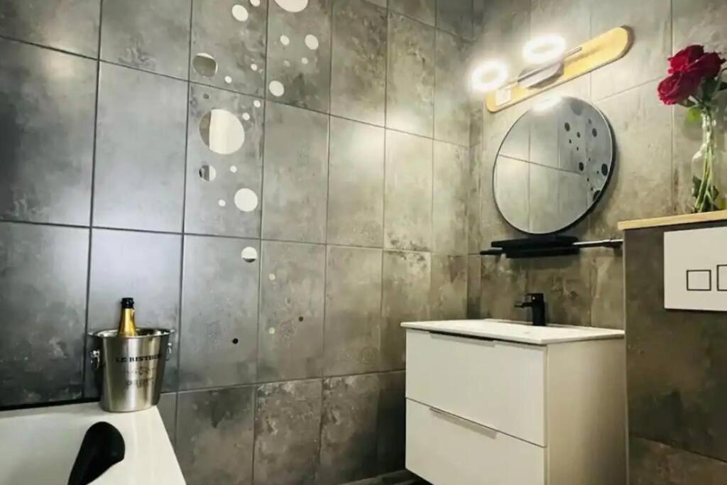 Orphelin Studio Avec Balneo Proche Centre Ville Remeš Exteriér fotografie