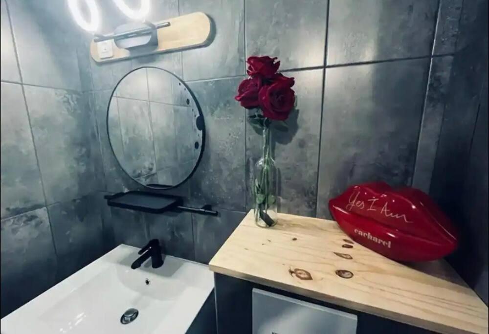 Orphelin Studio Avec Balneo Proche Centre Ville Remeš Exteriér fotografie