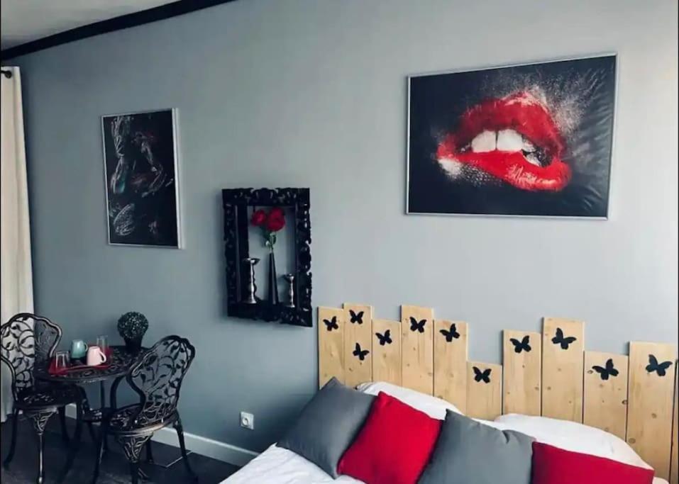 Orphelin Studio Avec Balneo Proche Centre Ville Remeš Exteriér fotografie