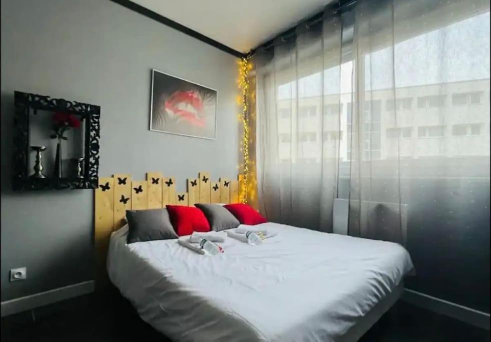 Orphelin Studio Avec Balneo Proche Centre Ville Remeš Exteriér fotografie